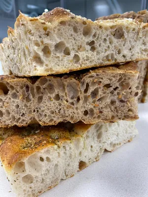 Focaccia met (gekiemde) granen