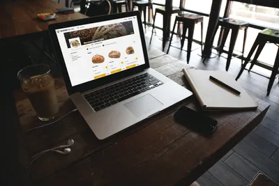 Entrez dans le monde des commandes en ligne et contribuez à la distanciation sociale avec Bakeronline